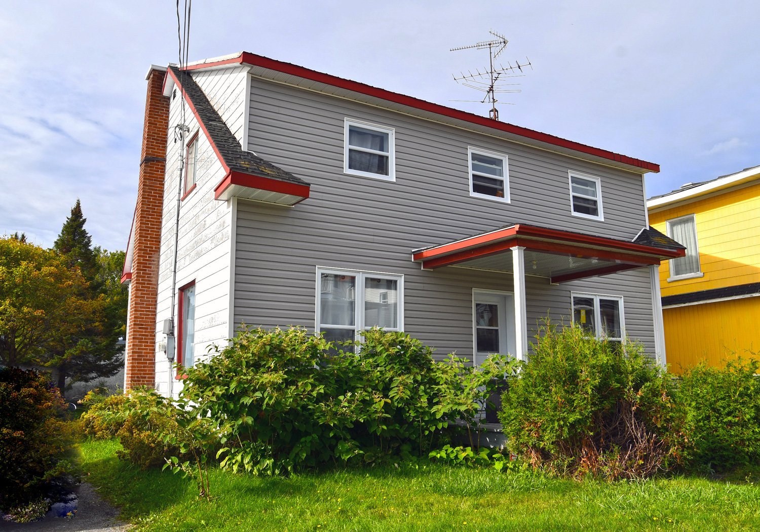 Maison à un étage et demi 895 Av. Principale, SaintMarcdesCarrières