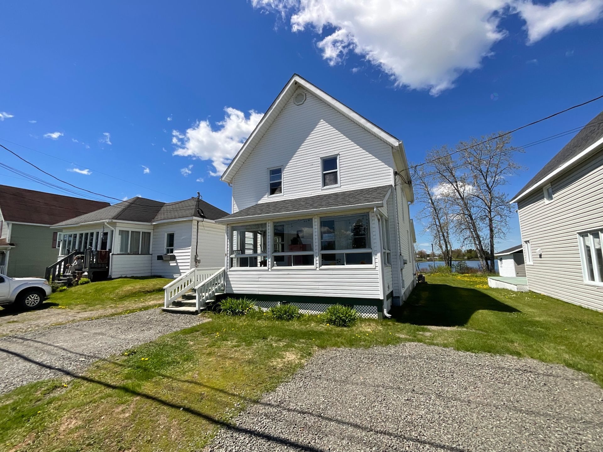 552 Av. Bourg — photo 1