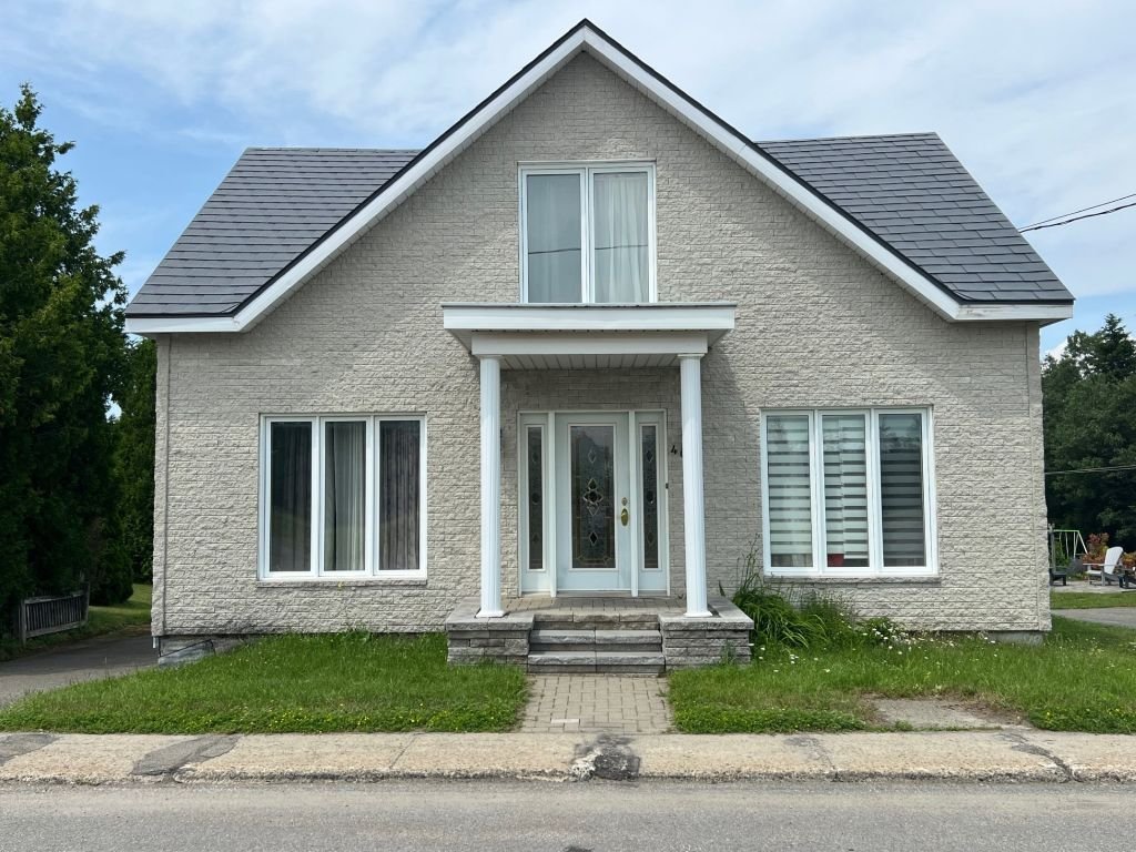 One-and-a-half-storey house for sale, Trois-Pistoles