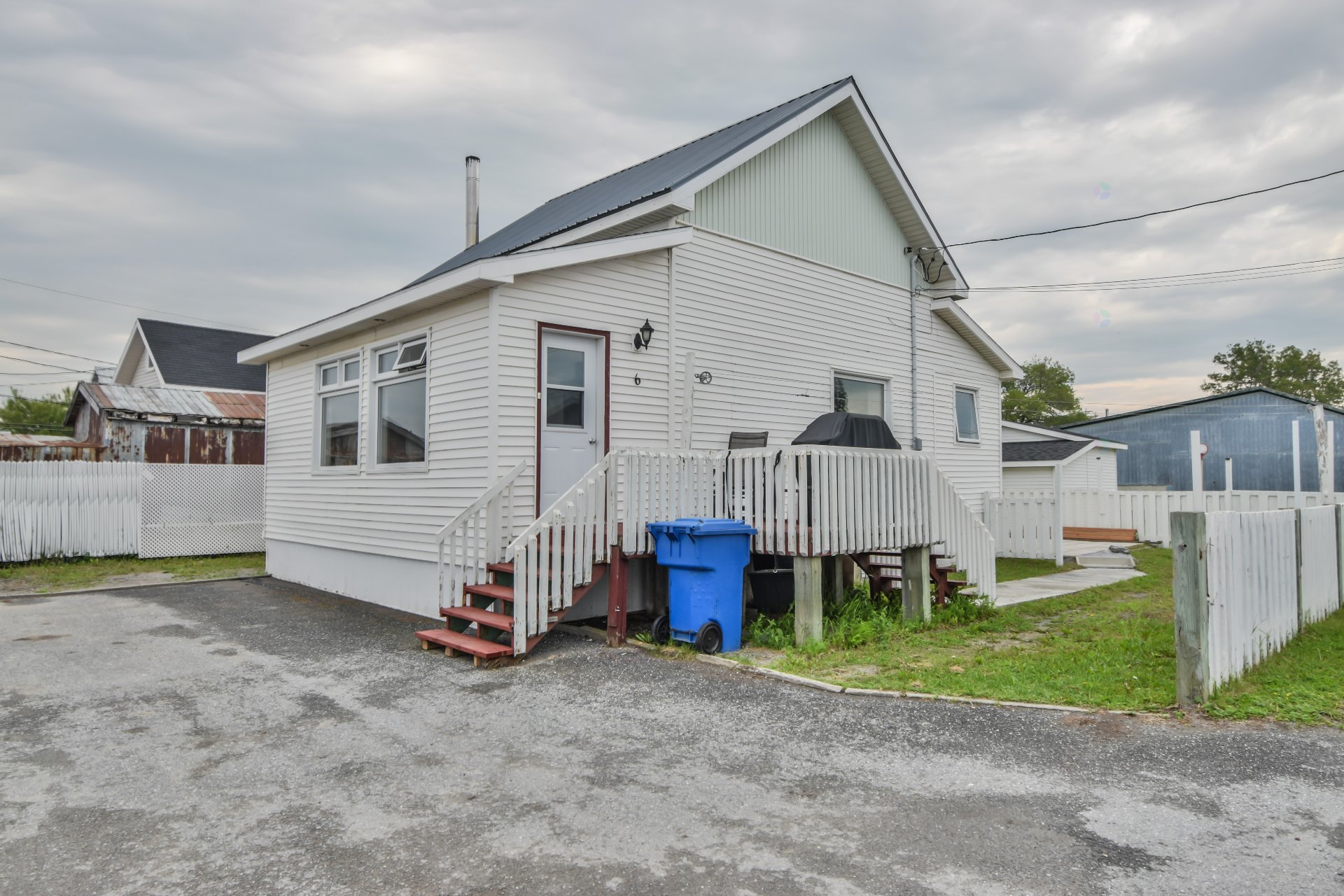 6 16e Rue O. — photo 1