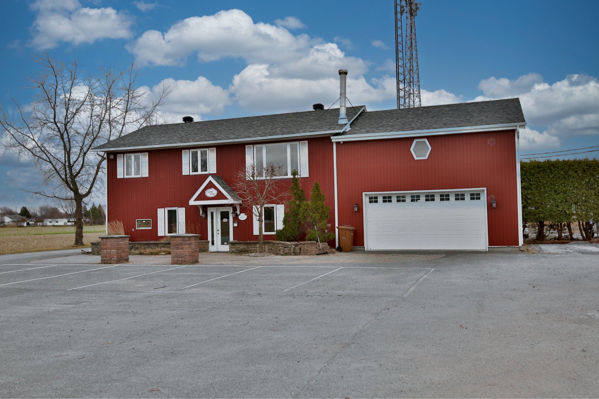 3925 Rue St-Pierre O. — photo 2