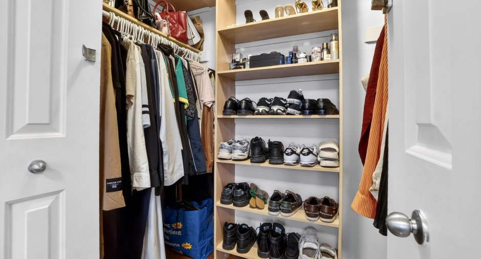 Walk-in closet