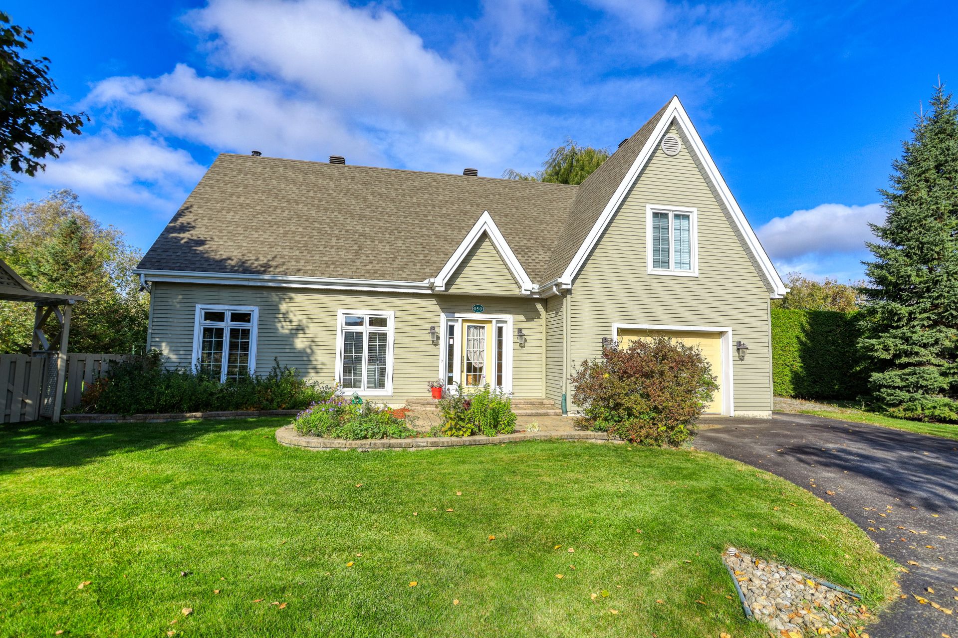 One-and-a-half-storey house for sale, L'Épiphanie