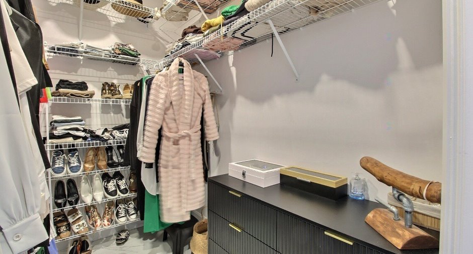 Walk-in closet