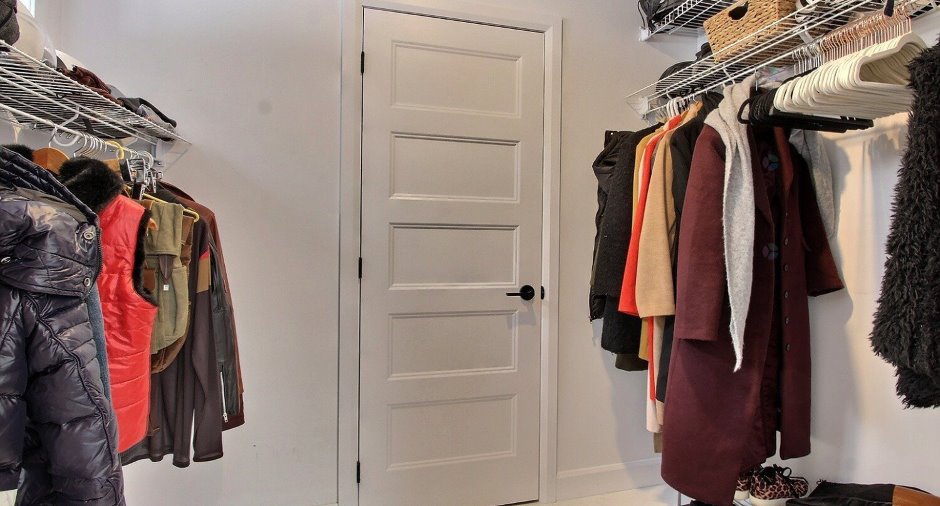 Walk-in closet