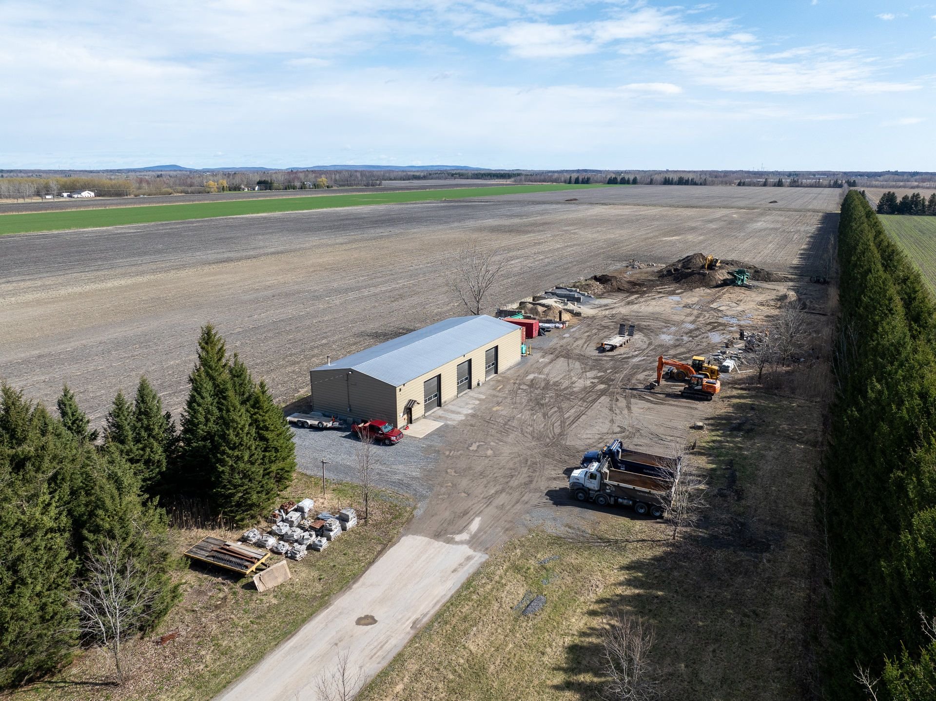 Bâtisse commerciale/Bureau à vendre, Les Cèdres