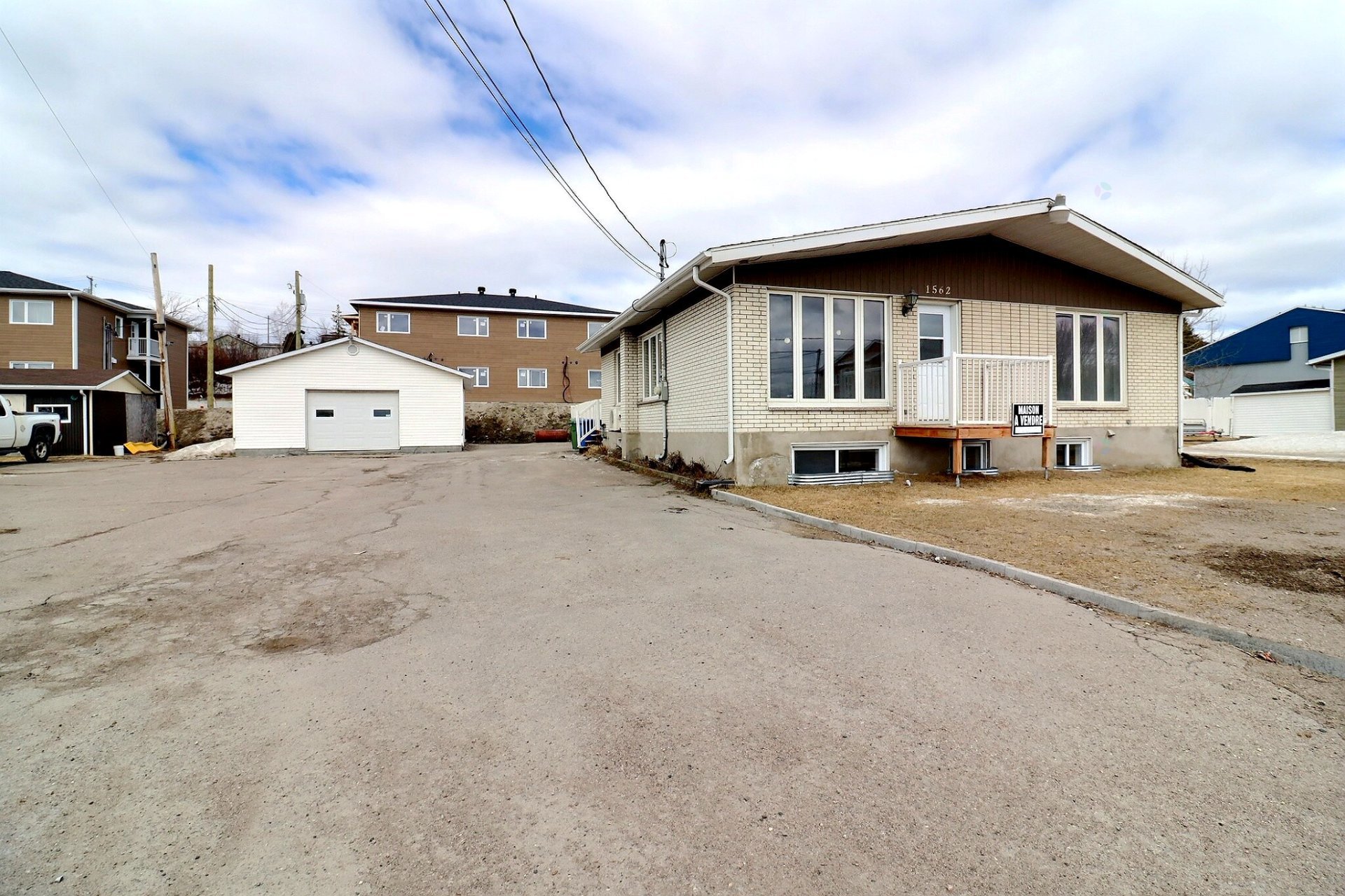 1562 Boul. Ste-Geneviève — photo 2