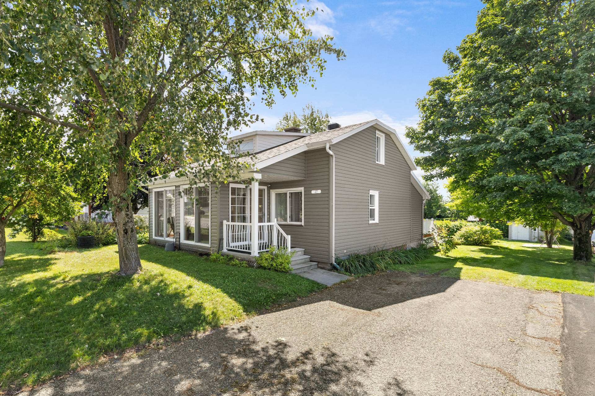 27 Av. Beaudry — photo 1