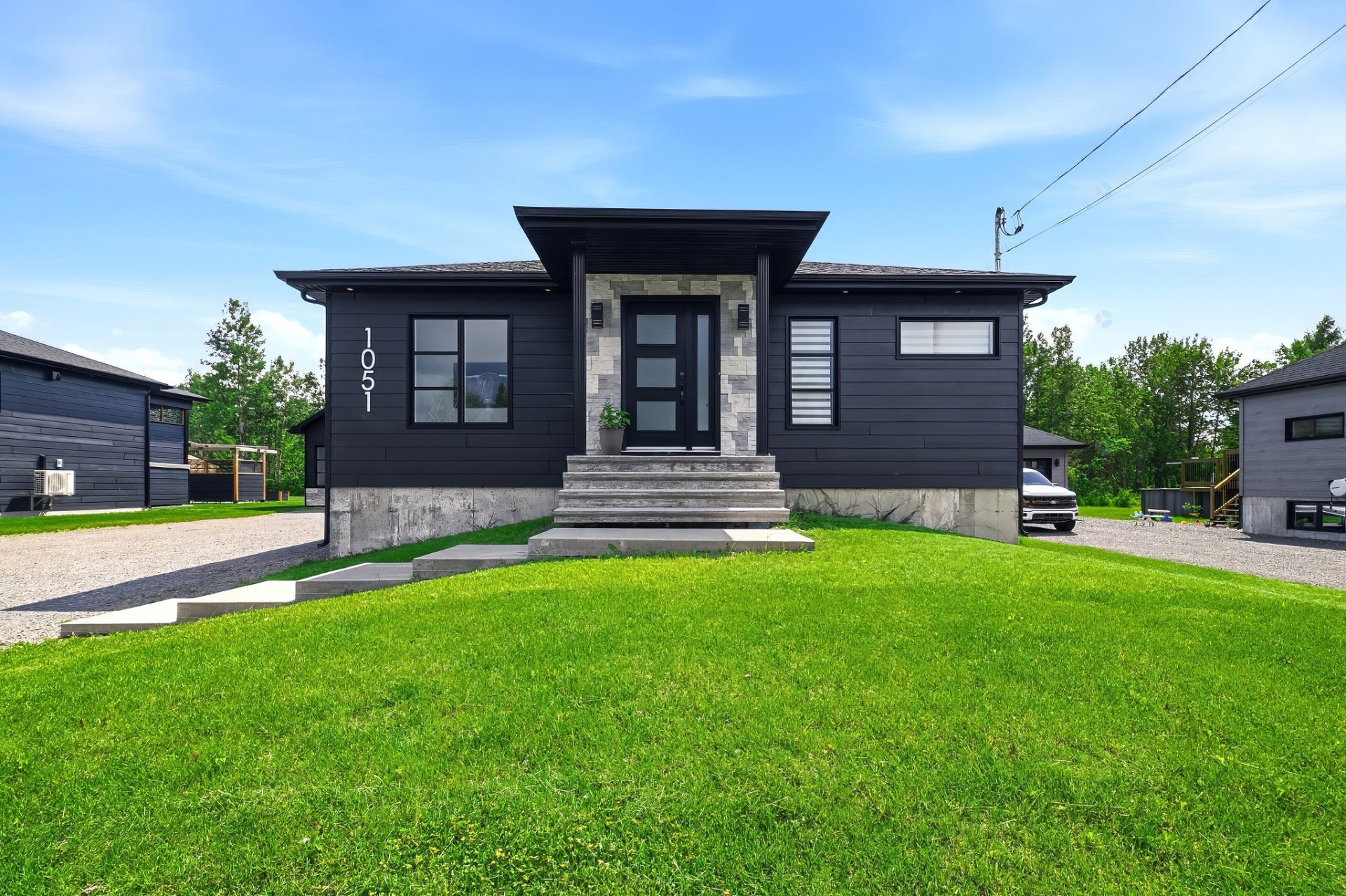 1051 Rue des Grands-Jardins — photo 1