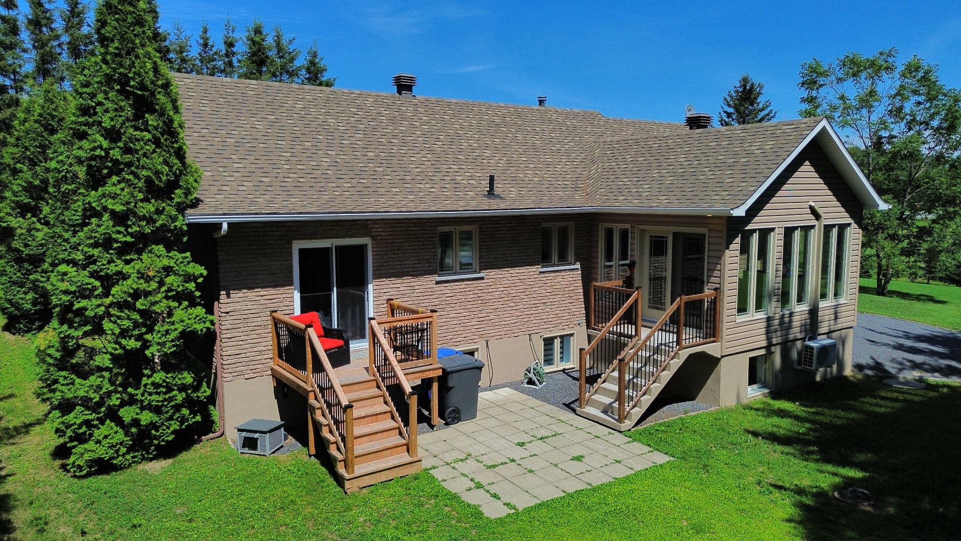 4412 Av. du Pont N. — photo 2