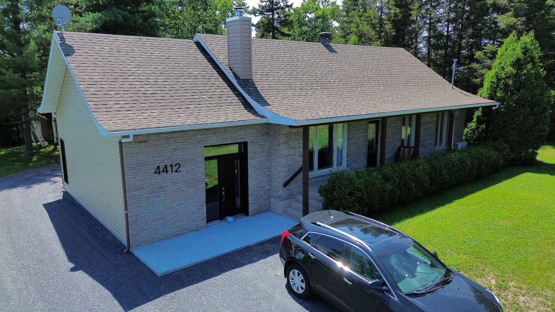 4412 Av. du Pont N. — photo 3