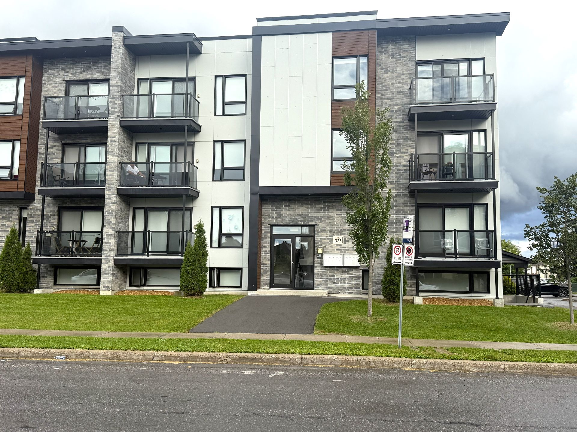 323 Boul. d'Europe — photo 2