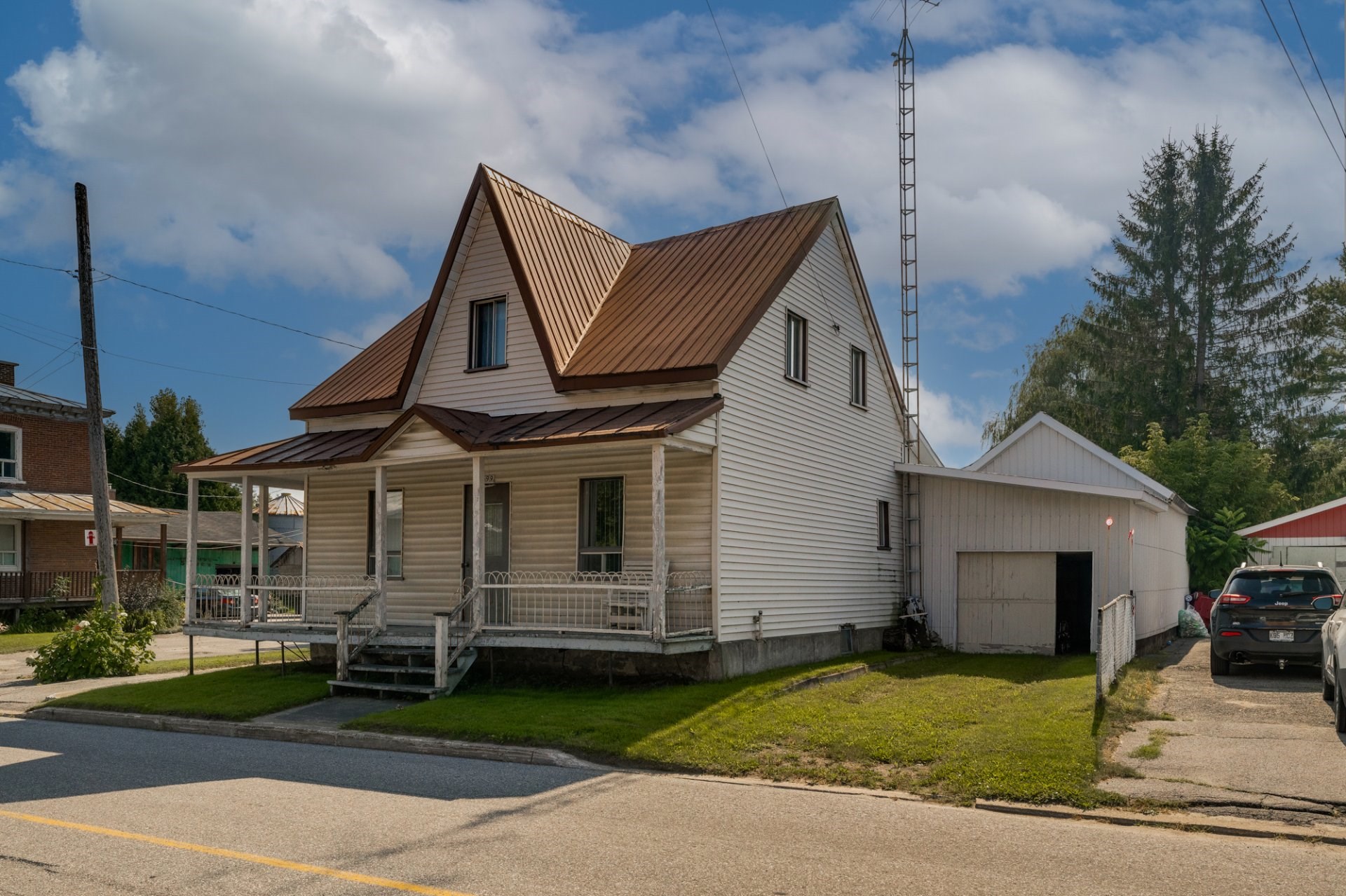 Maison à un étage et demi 699 Av. Principale, SaintMarcdesCarrières