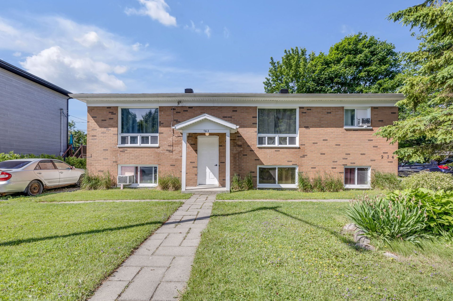 Quadruplex for sale, Québec