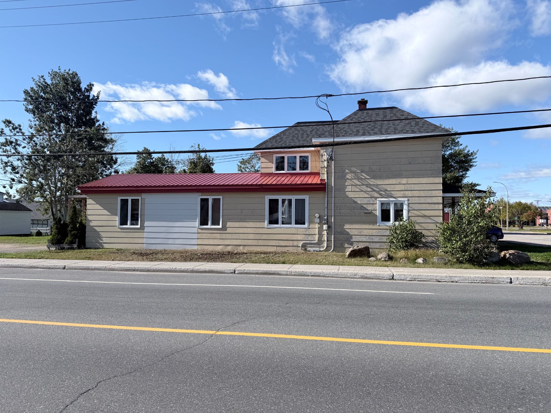 401-407 Av. Évangéline — photo 2