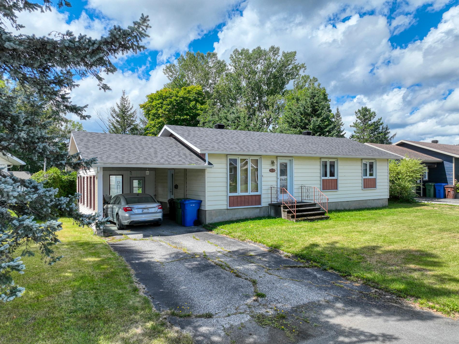 650 Rue Therrien — photo 1
