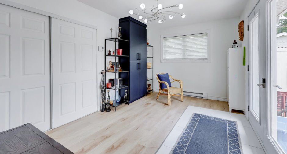 Walk-in closet