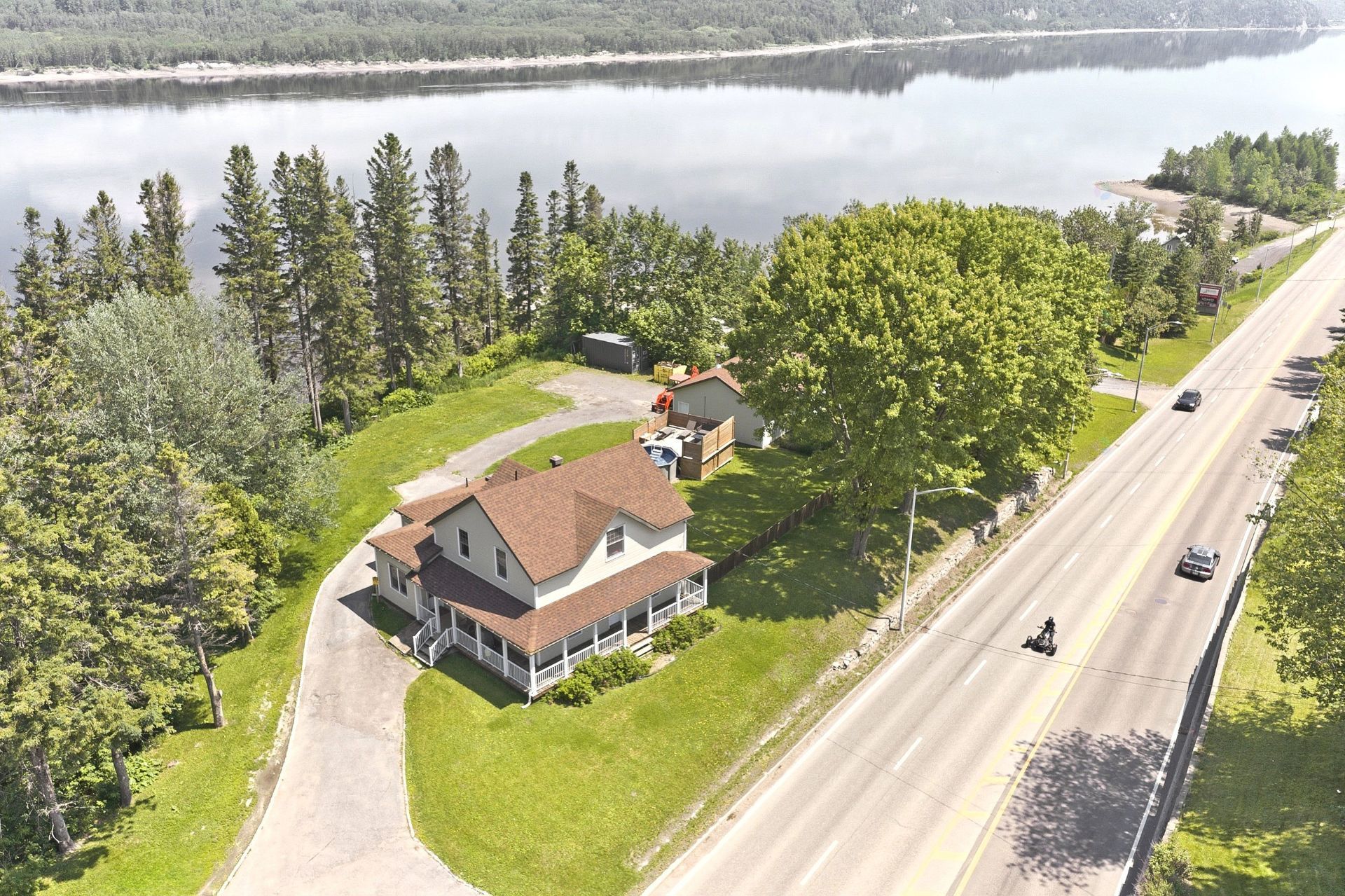 2084 Boul. du Saguenay — photo 1