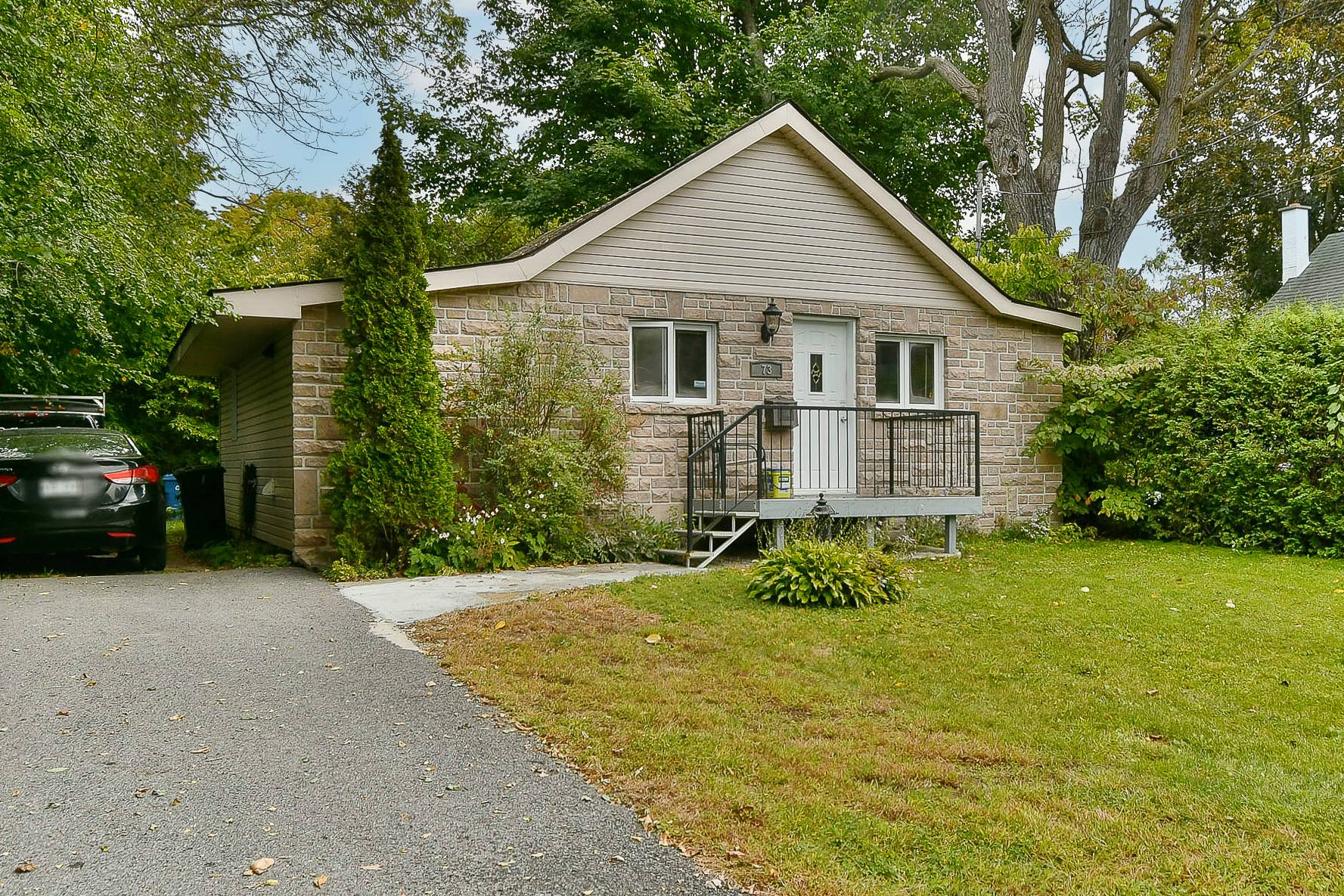 73 17e Avenue — photo 1