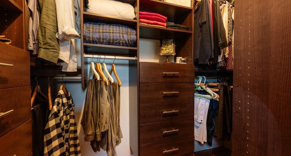 Walk-in closet