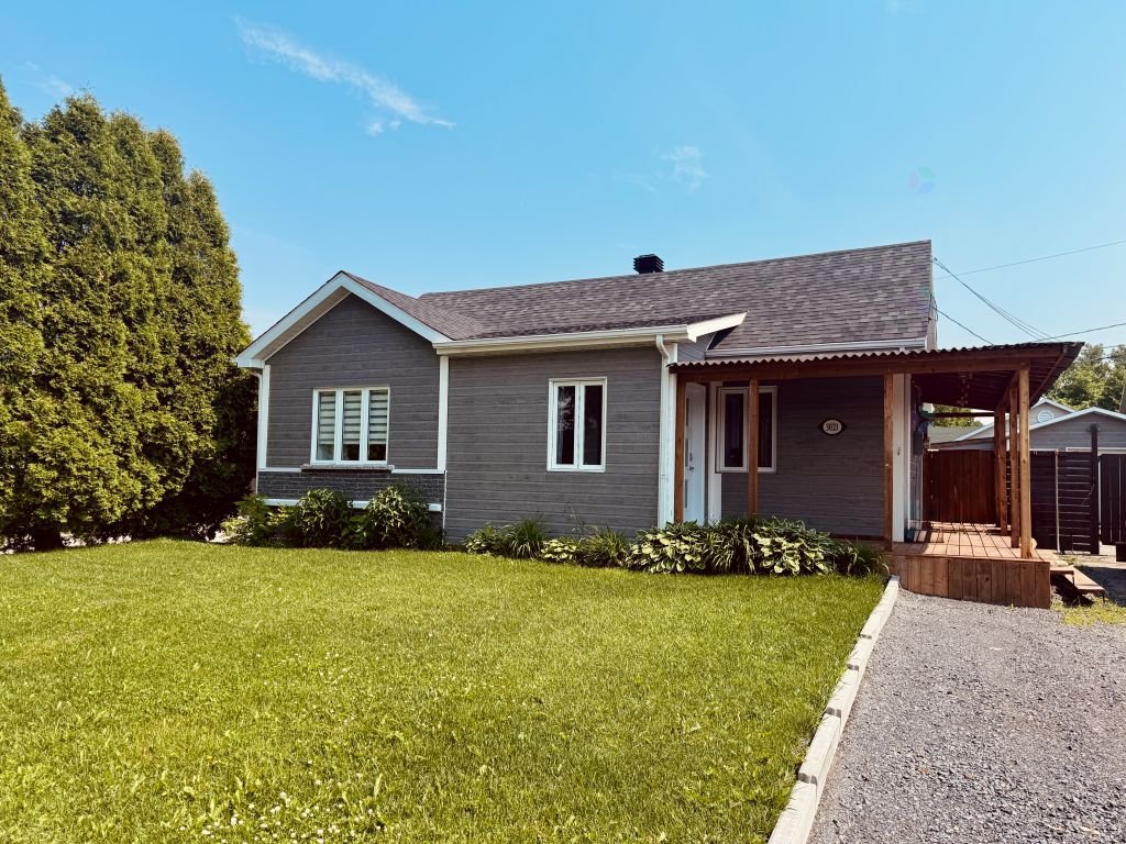 3021 Av. des Fougères — photo 1