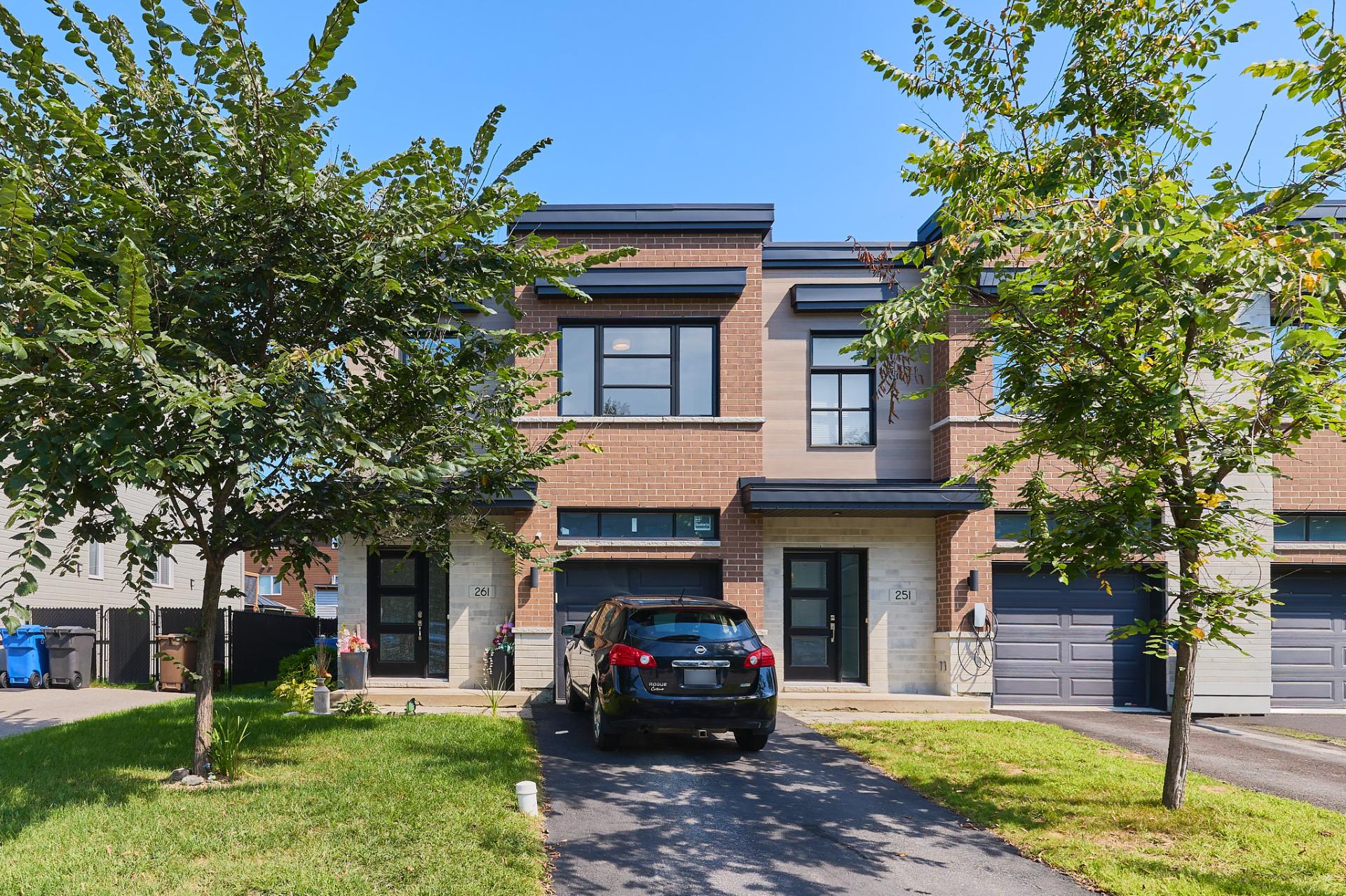 261 Rue Jordan — photo 1