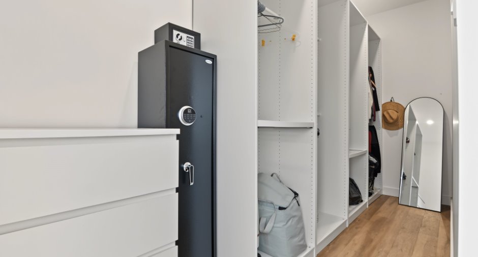 Walk-in closet