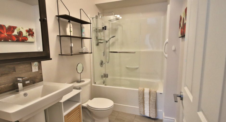 Ensuite bathroom