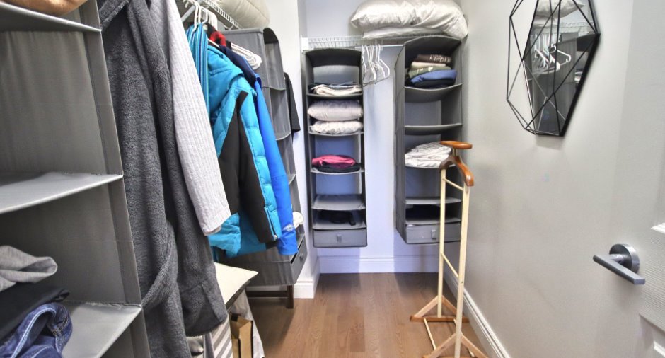 Walk-in closet