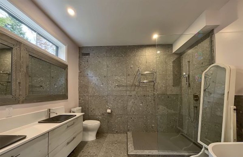 Salle de bains attenante à la CCP