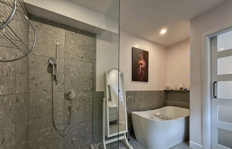 Salle de bains attenante à la CCP