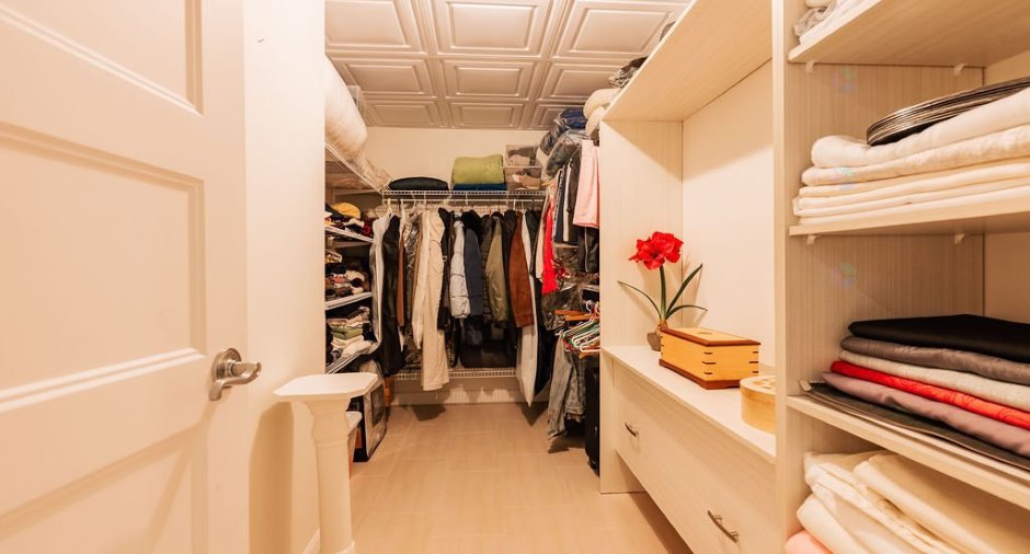 Walk-in closet