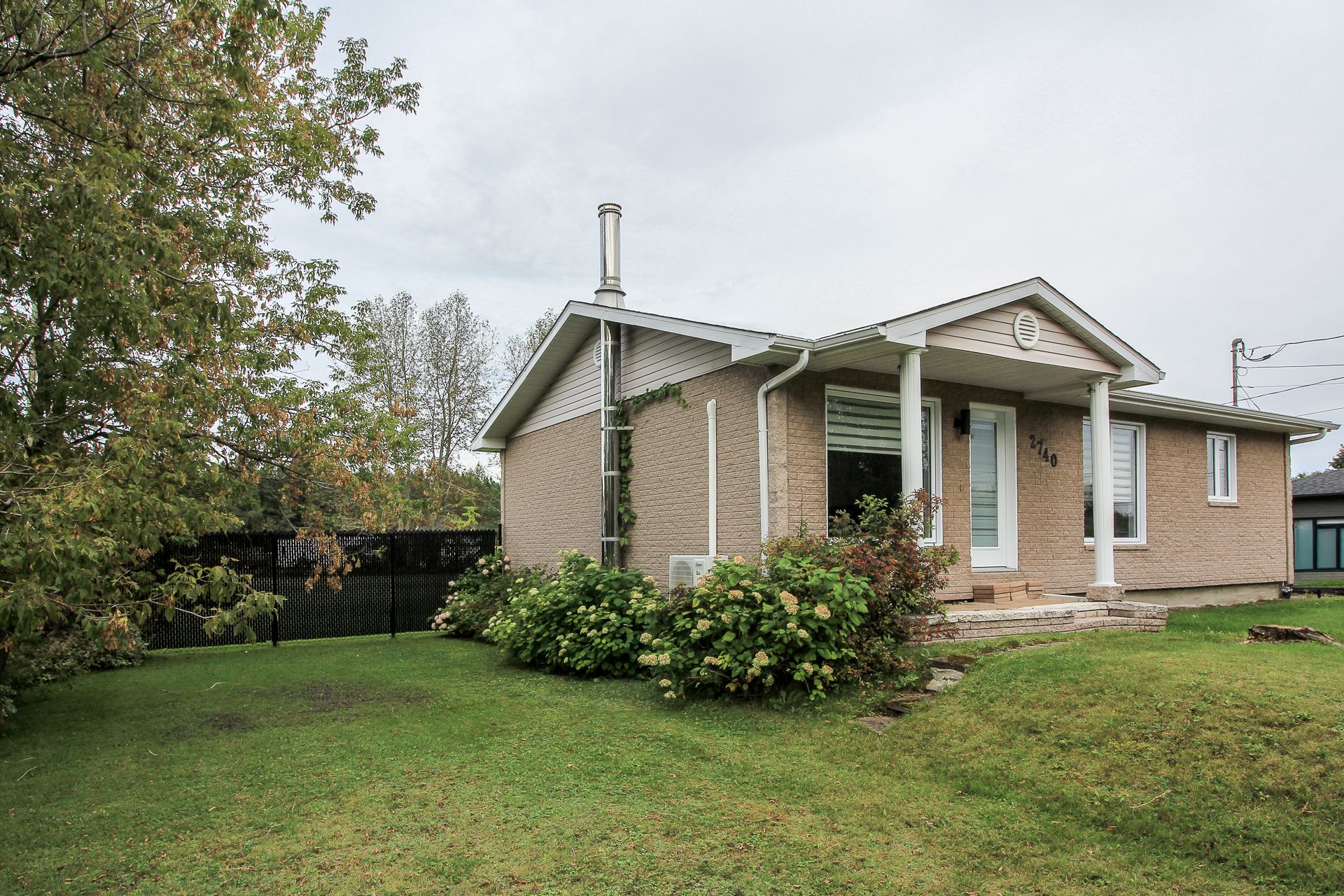 2740 Boul. de la Grande-Baie N. — photo 3