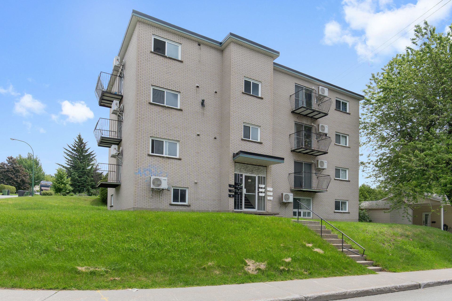 540 13e Avenue N. — photo 1