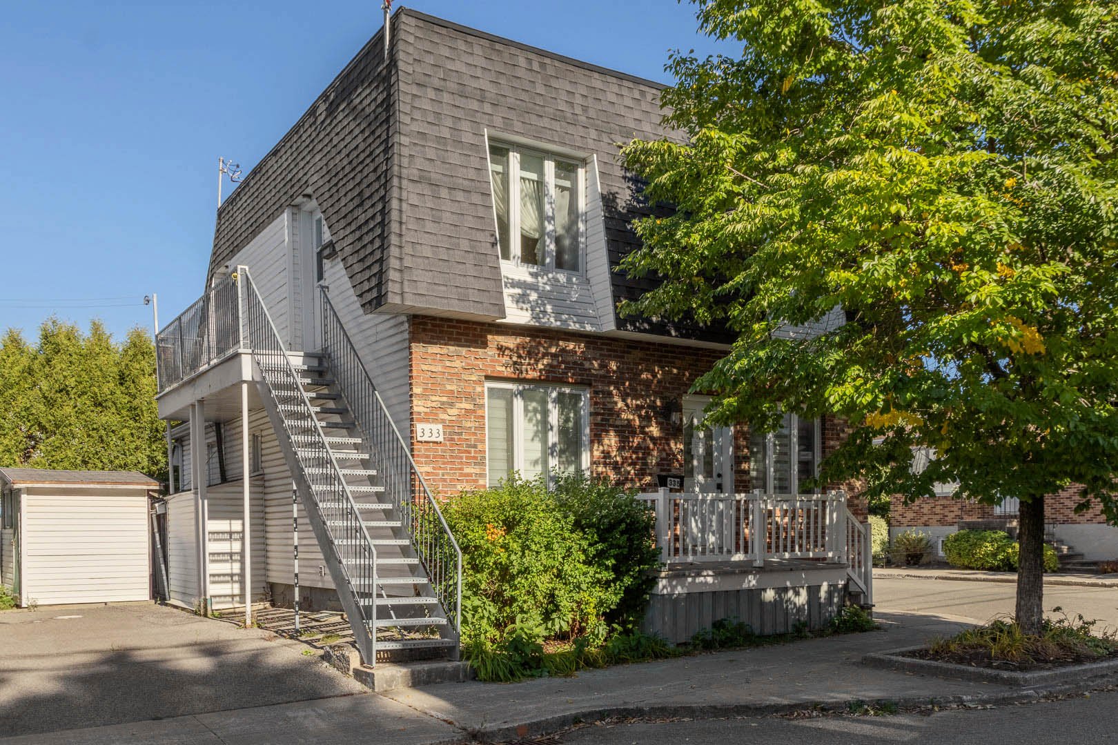 333-335 Rue Anna — photo 1