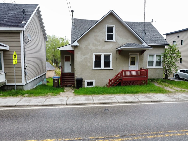 Condo à vendre à Petite-Rivière-Saint-François — 1013 - 1015, Rue Principale