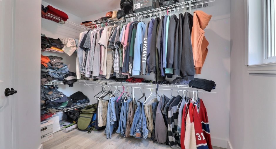 Walk-in closet