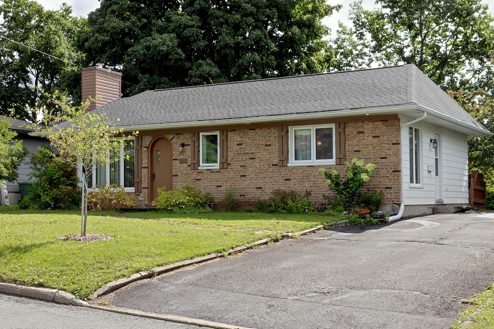 2842 Av. de Colmar — photo 2