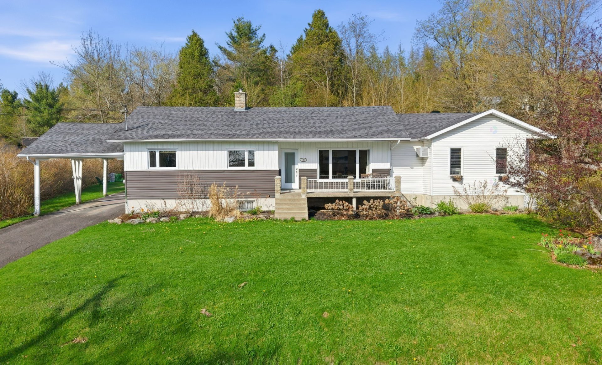705 Av. Principale — photo 1