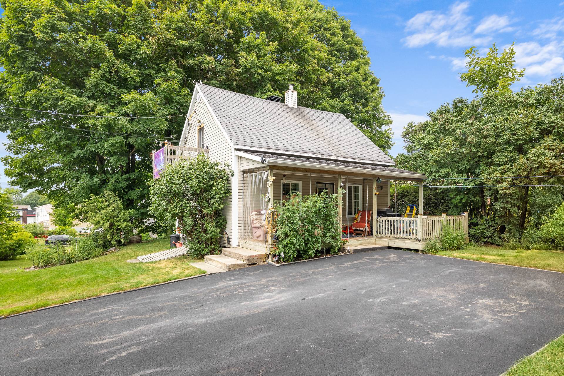 8 Av. Gagnon N. — photo 1