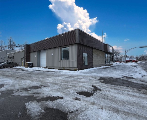 Bâtisse commerciale/Bureau