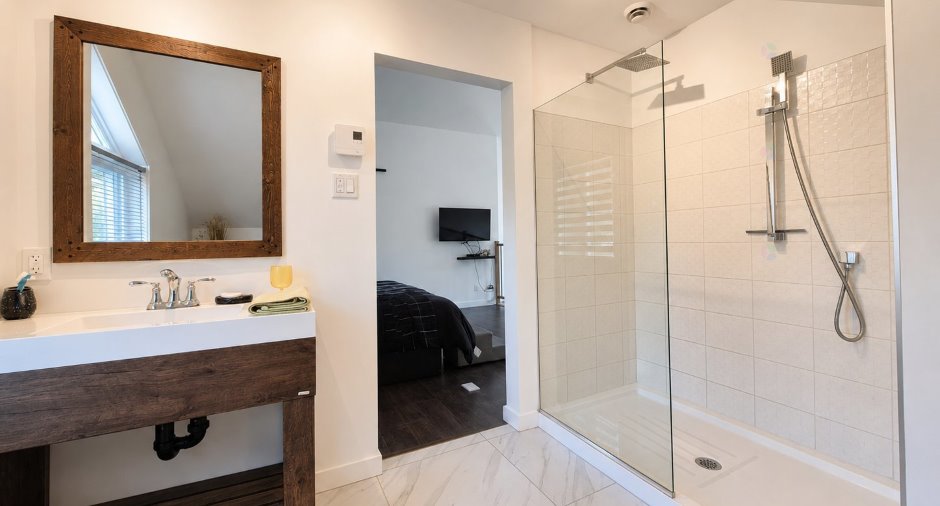 Salle de bains attenante à la CCP