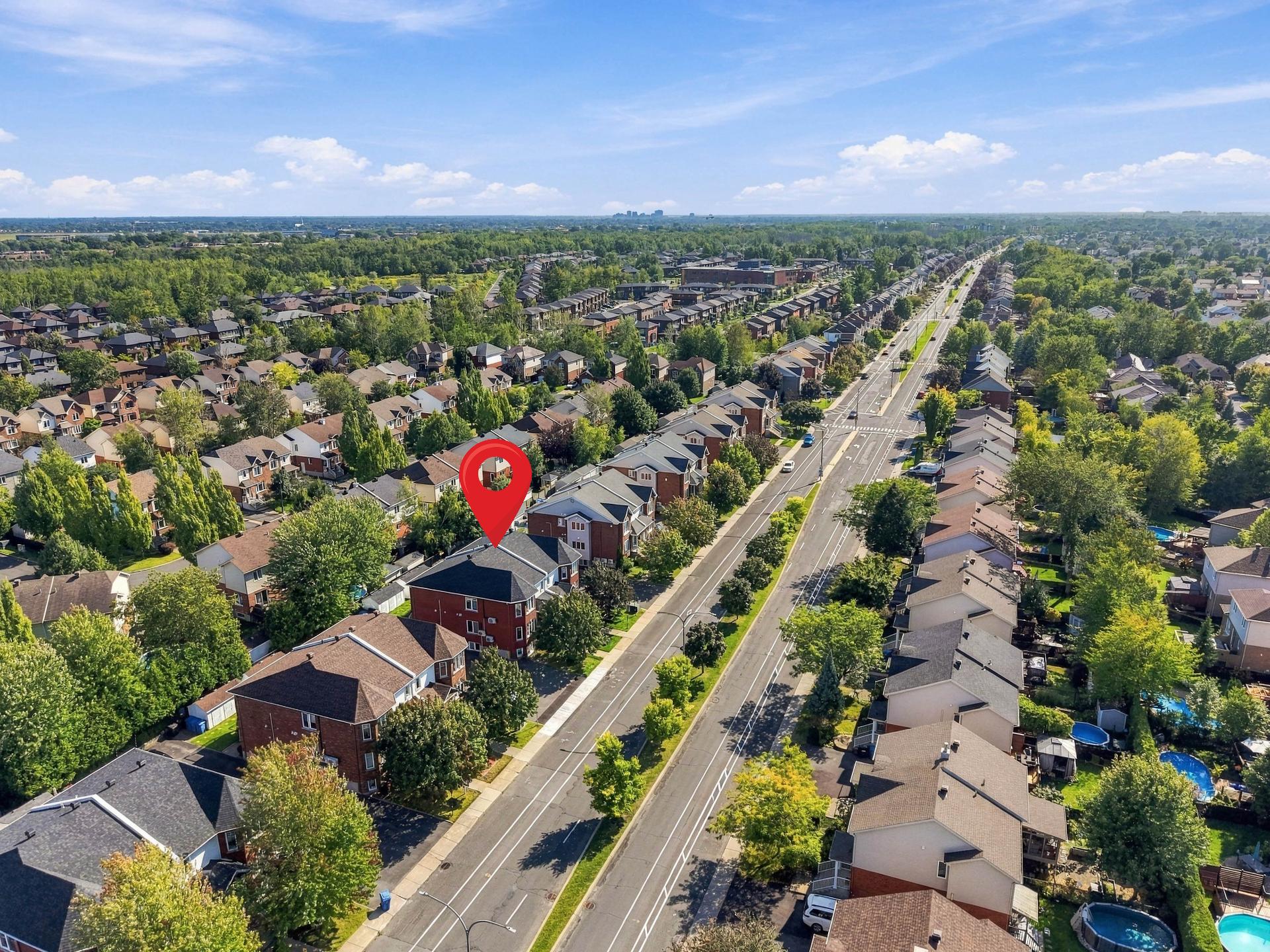 1582 Boul. Roberval E. — photo 2