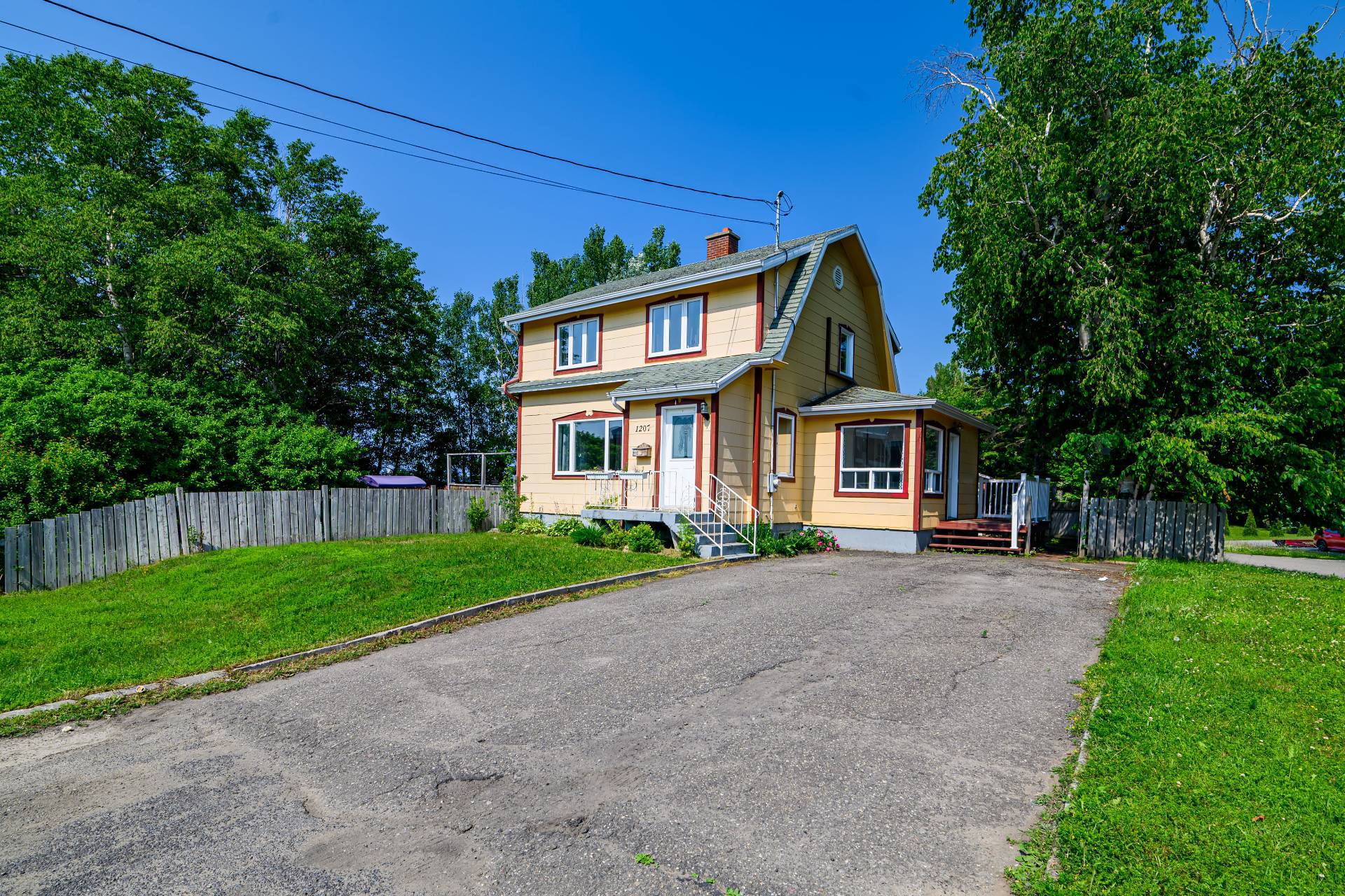 1207 Rue Poirier — photo 1