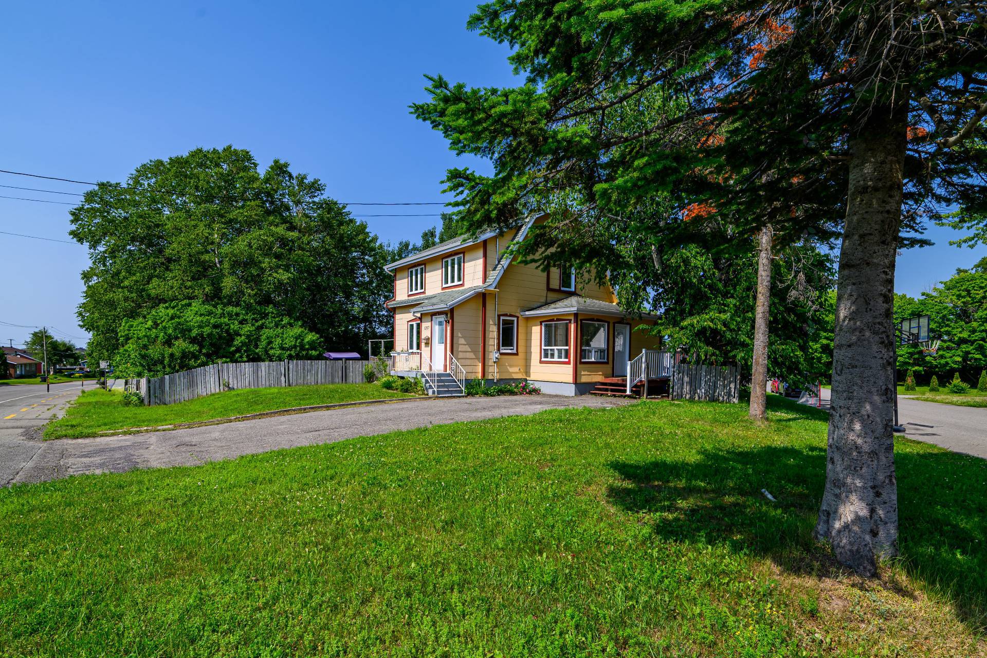 1207 Rue Poirier — photo 2