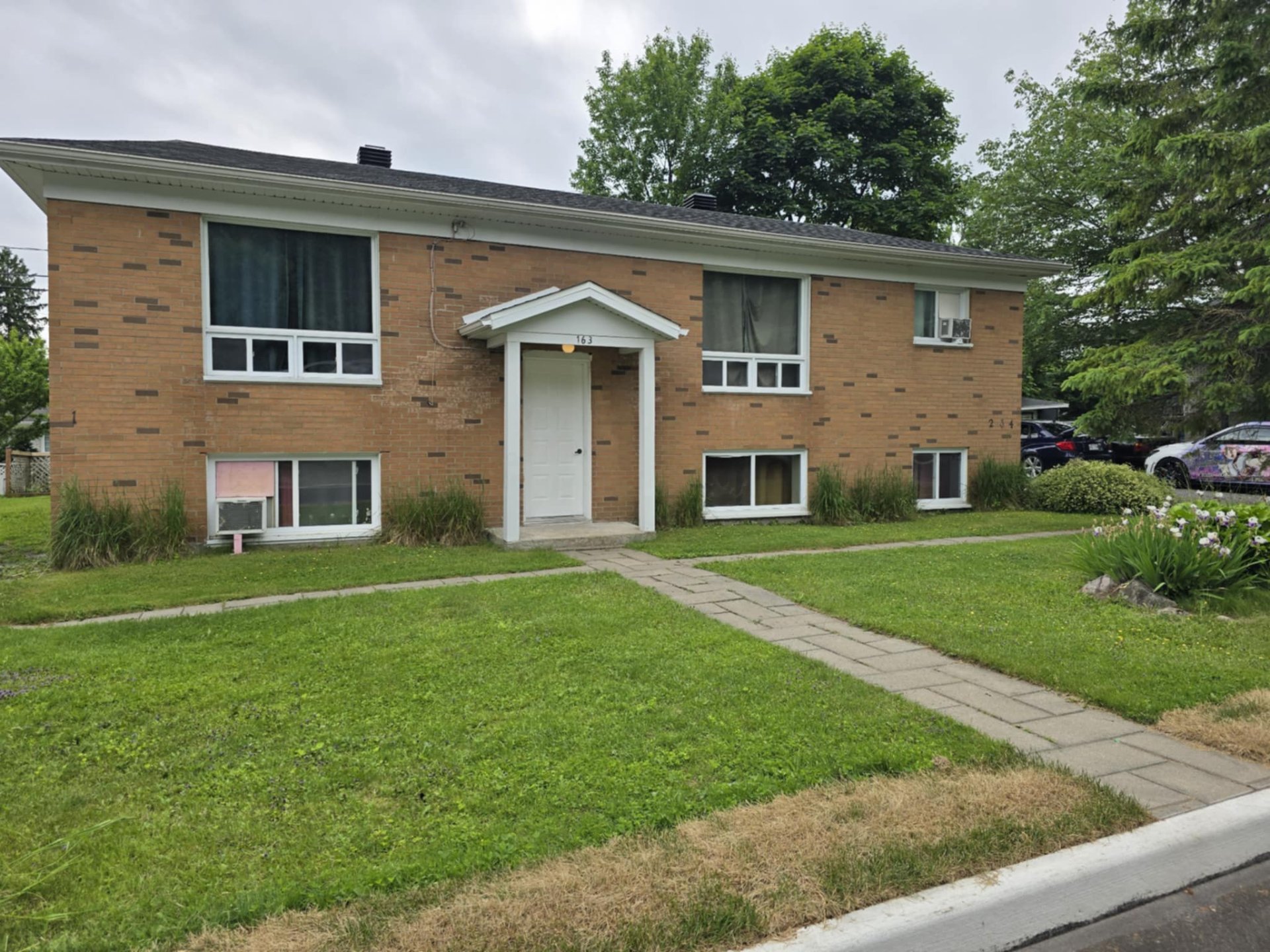 Quadruplex for sale, Québec