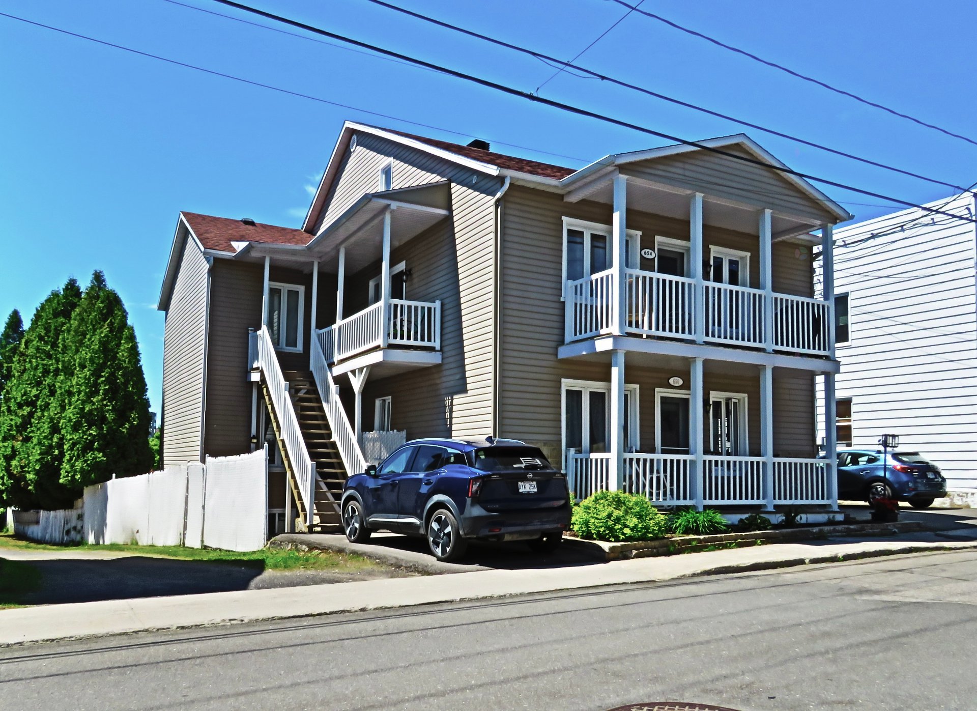 650-658 Rue Sauvé — photo 1