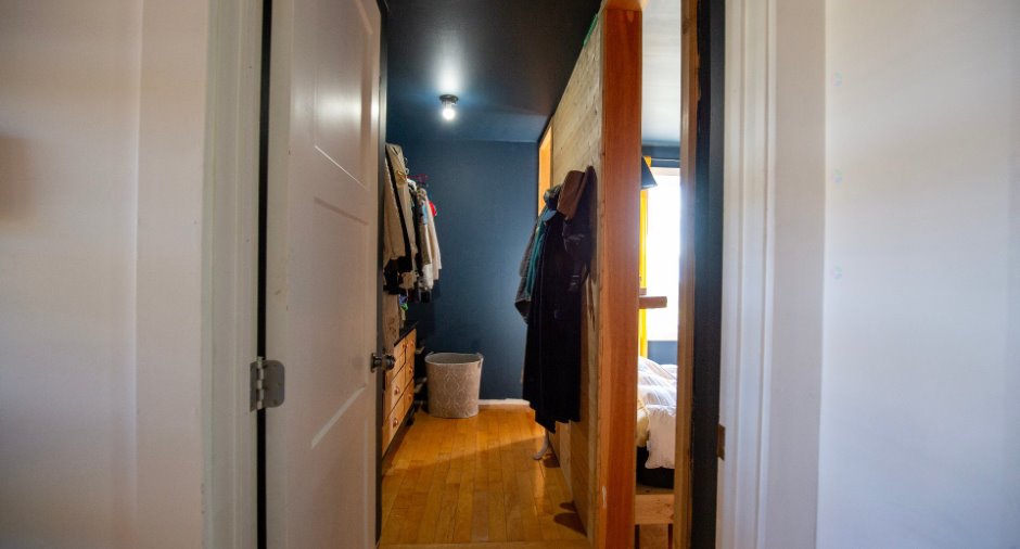 Walk-in closet