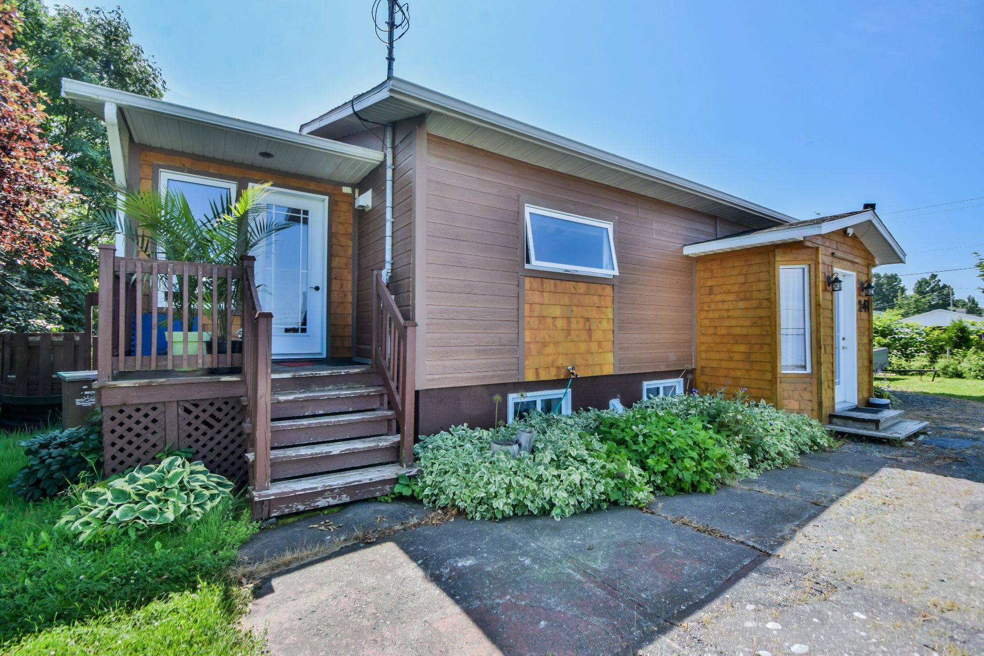 247 1re Avenue E. — photo 3