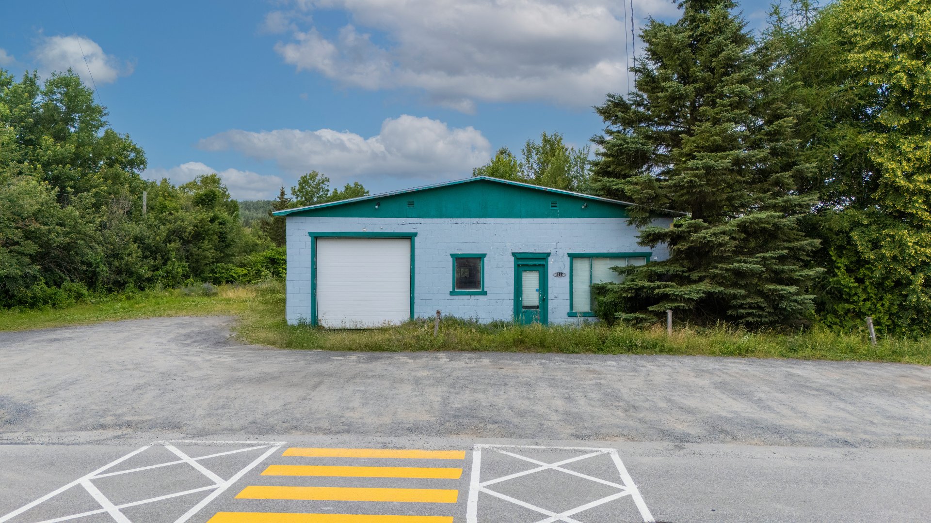 Bâtisse commerciale/Bureau à vendre, Rimouski